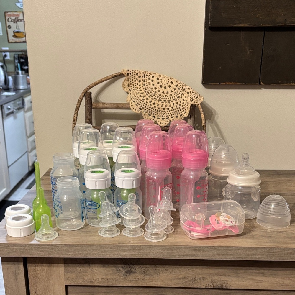 HUGE LOT OF DR. BROWNS & Parents Choice ANTI COLIC Baby Bottles (Pacifiers too)